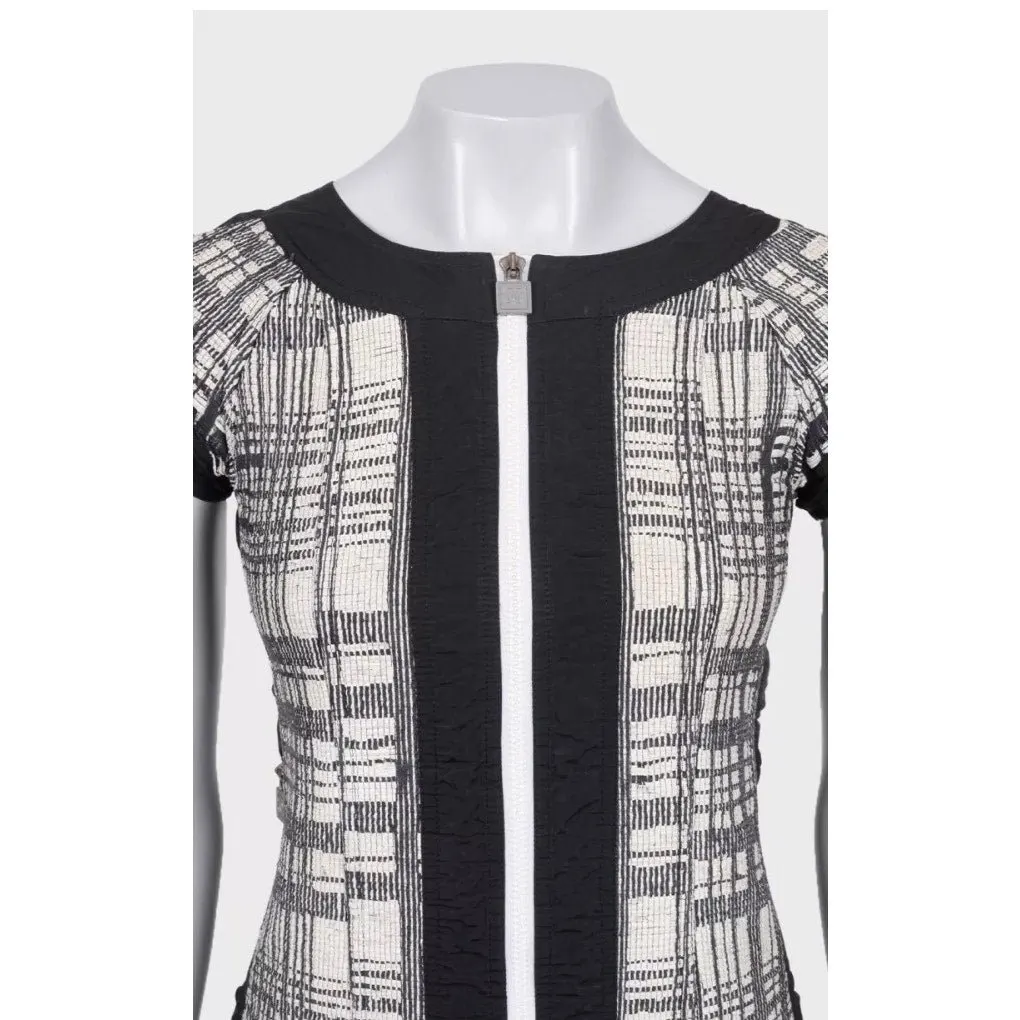 Chanel Vintage Black & White Short Sleeve Zip Cardigan FR 34 / XS Preo-wned Black Cotton Good - Model View