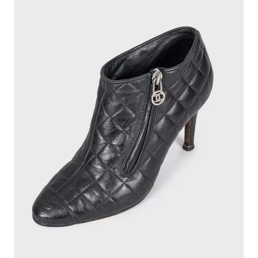 Chanel Black Quilted Leather Zip Ankle Boots 37.5 Pre-owned Black Leather Good - Inside View
