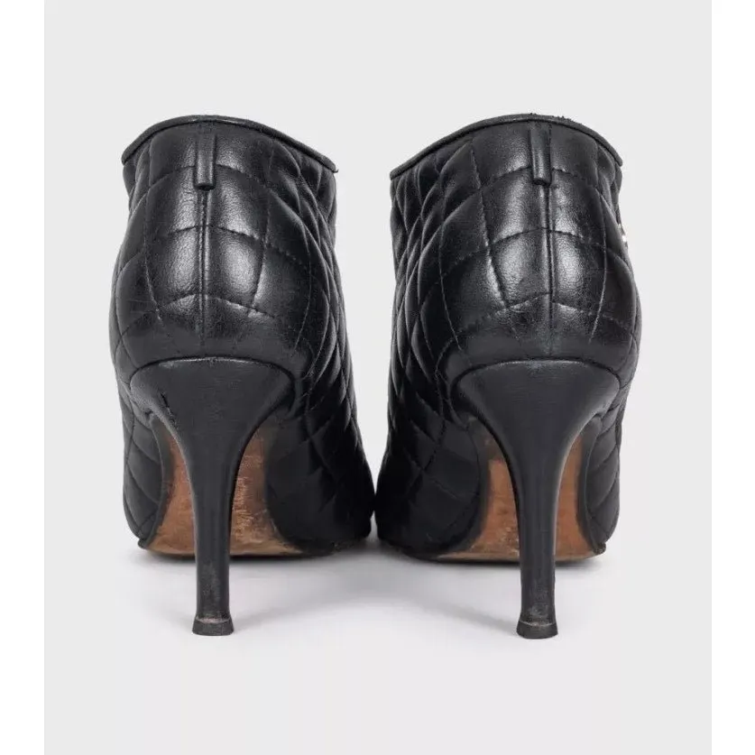 Chanel Black Quilted Leather Zip Ankle Boots 37.5 Pre-owned Black Leather Good - Model View