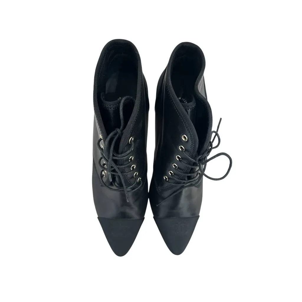 Chanel Black Leather Chain Ankle Boots – EU 41 Pre-owned Black Leather Good - Box View