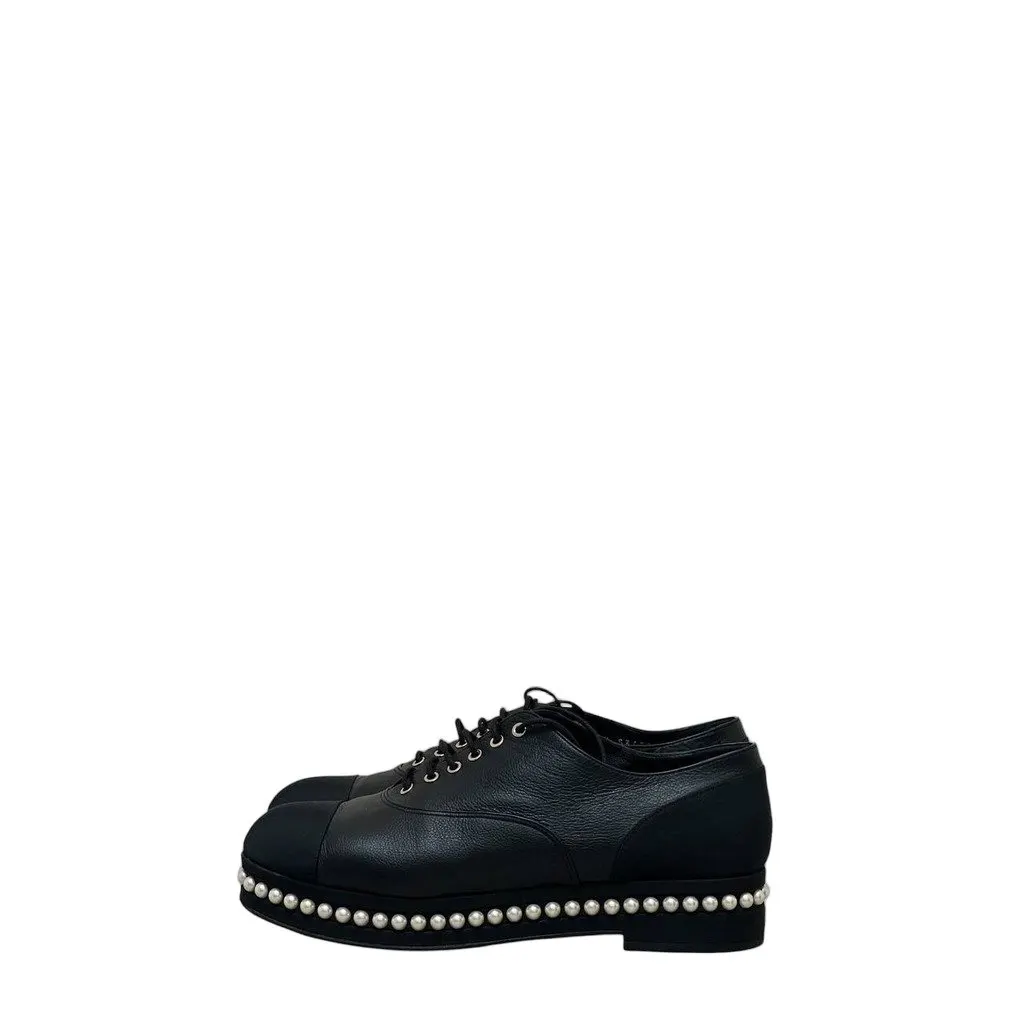 Chanel 2017 Black Leather Pearl Platform Sneakers Sz.41 Pre-owned Black Leather Good - Front View