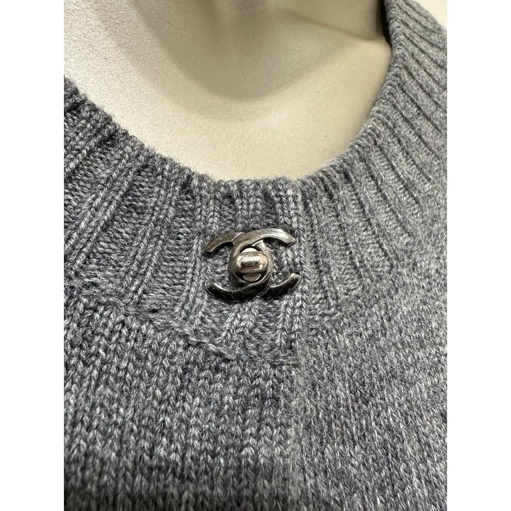 Chanel 100% Cashmere CC Turn Lock Gray Long Cardigan Sz.38 Pre-owned Grey Wool Good - Model View