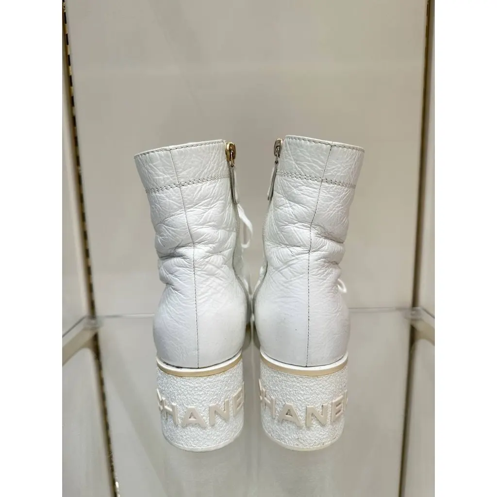 Chanel 'Ready Steady' White Leather Lace-Up Boots 37.5 Pre-owned White Leather Good - Inside View