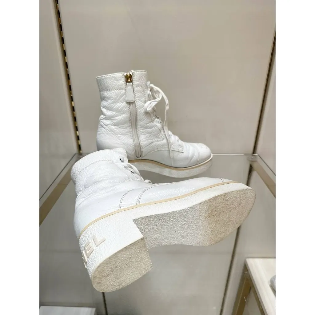 Chanel 'Ready Steady' White Leather Lace-Up Boots 37.5 Pre-owned White Leather Good - Box View