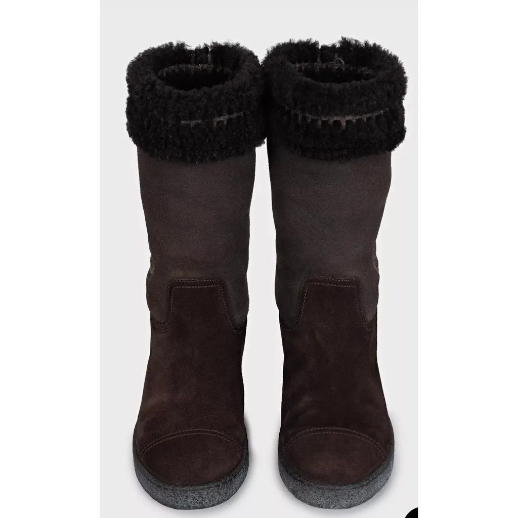 Chanel Brown Suede Fur Lined Boots - EU 37 Pre-owned Brown Suede Good - Back View