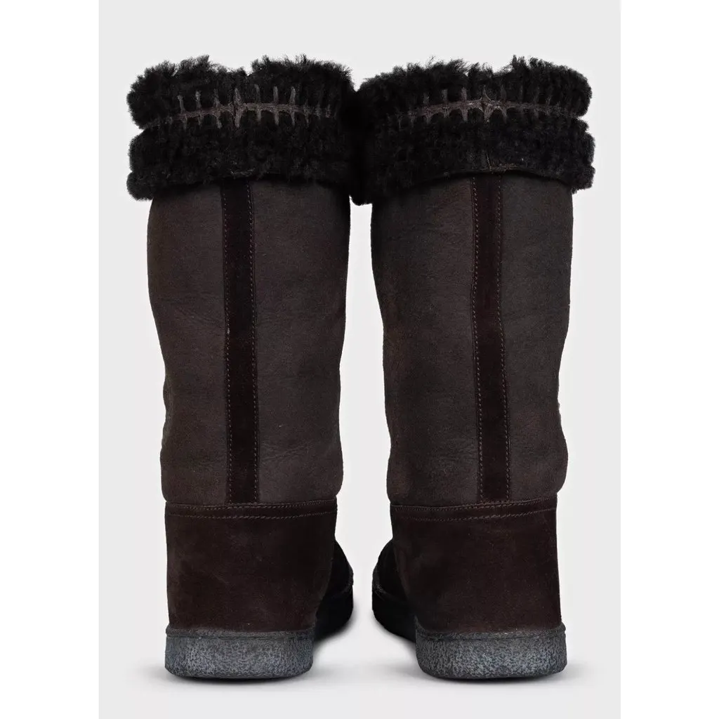 Chanel Brown Suede Fur Lined Boots - EU 37 Pre-owned Brown Suede Good - Model View
