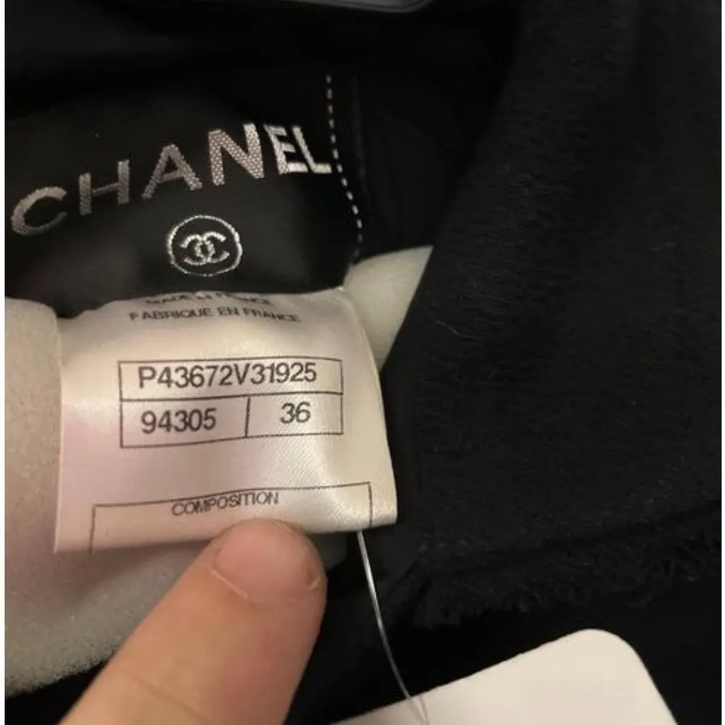 Chanel Black Wool Fitted Dress - FR 36 / US S Pre-owned Black Wool Good - Box View