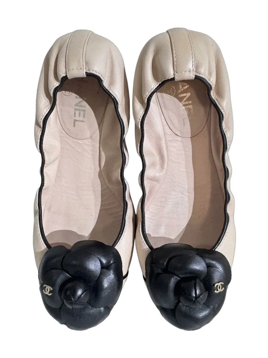 Chanel Camellia Elasticized Lambskin Ballerina Flats size 36.5C Camel Leather Good - Front View