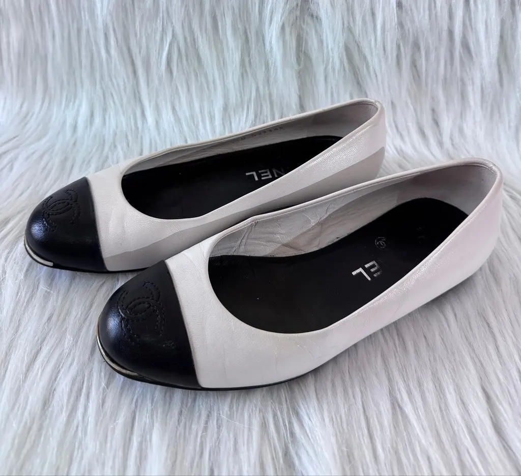 Chanel Two Tone Lambskin CC Cap Toe Flat Pump White & Black size 35C Black Leather Good - Back View