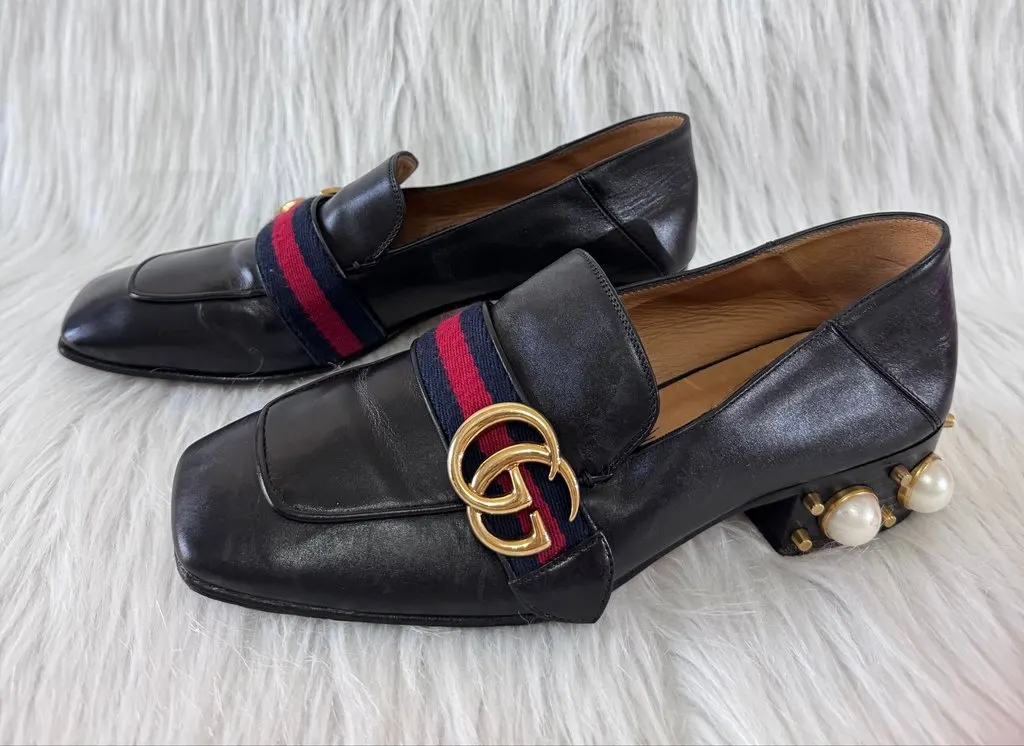 Gucci Peyton GG Pearl Loafers size 36 Navy Leather Good - Model View
