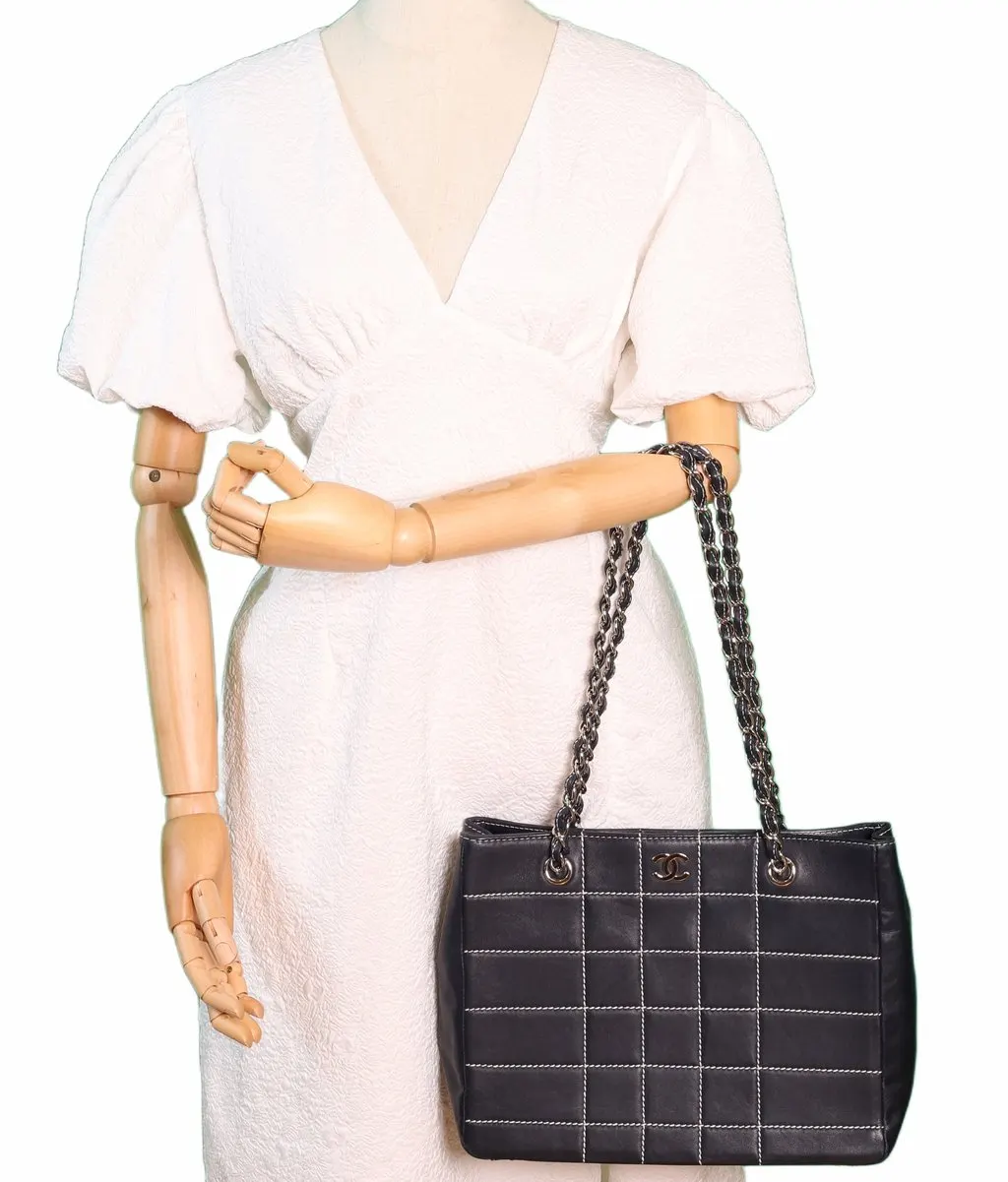 Chanel Choco Bar Wild stitch leather chain tote Navy Leather Good - Model View