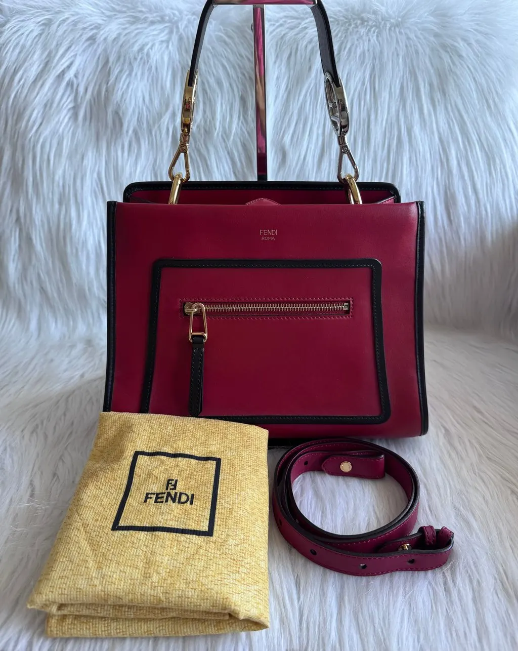 Fendi Runaway Small Two-way bag Gold Leather Never worn - Inside View