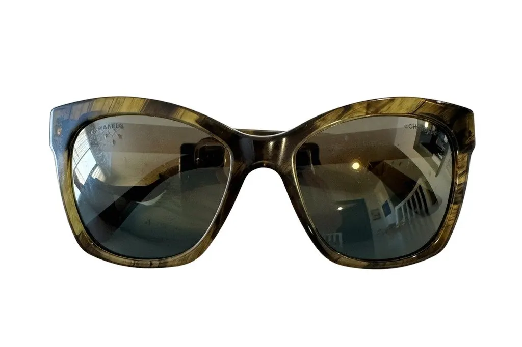 Chanel Square sunglasses Brown Good - Front View