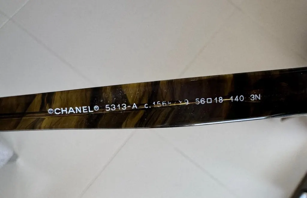 Chanel Square sunglasses Brown Good - Box View