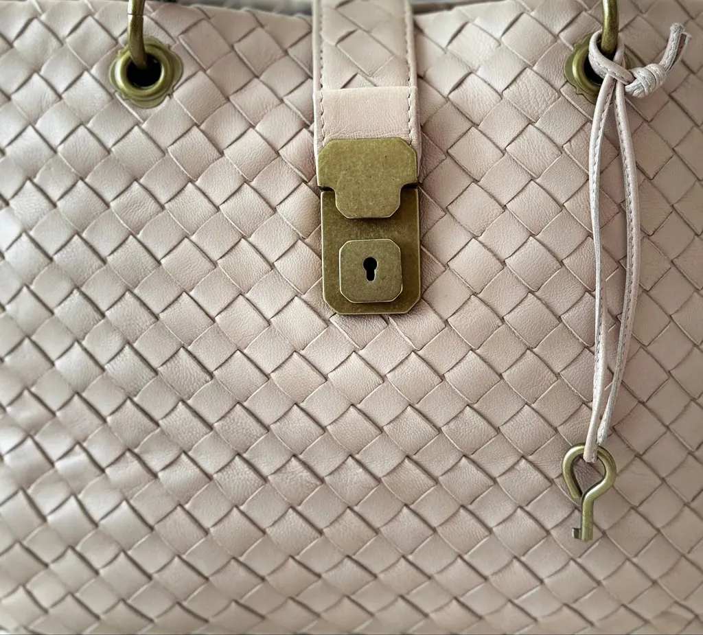 Bottega Veneta Intrecciato Handbag Pink Leather Good - Model View