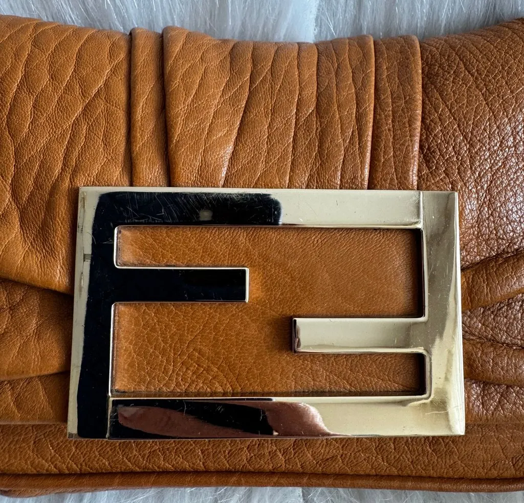 Fendi Mia Crossbody bag Brown Leather Good - Model View