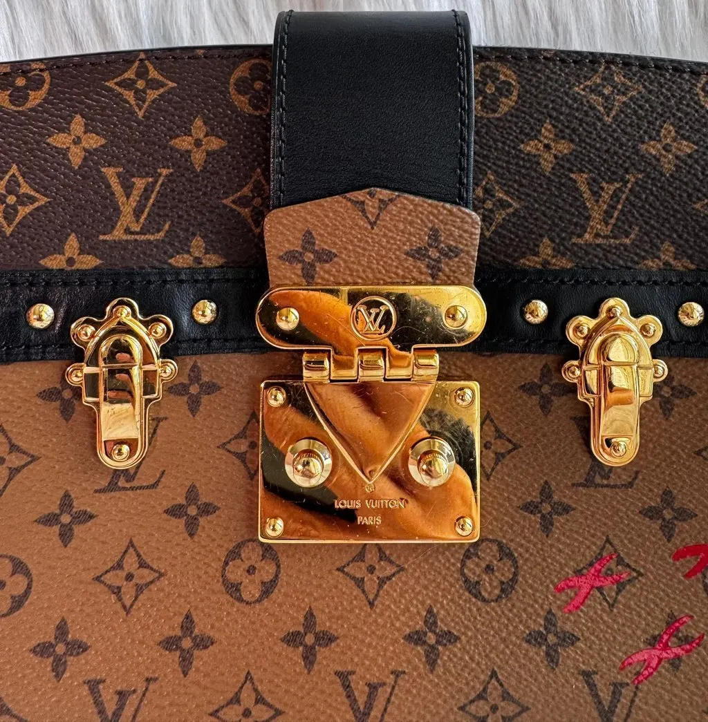 Louis Vuitton Monogram Reverse Trunk Clutch Beige Canvas Very good - Model View
