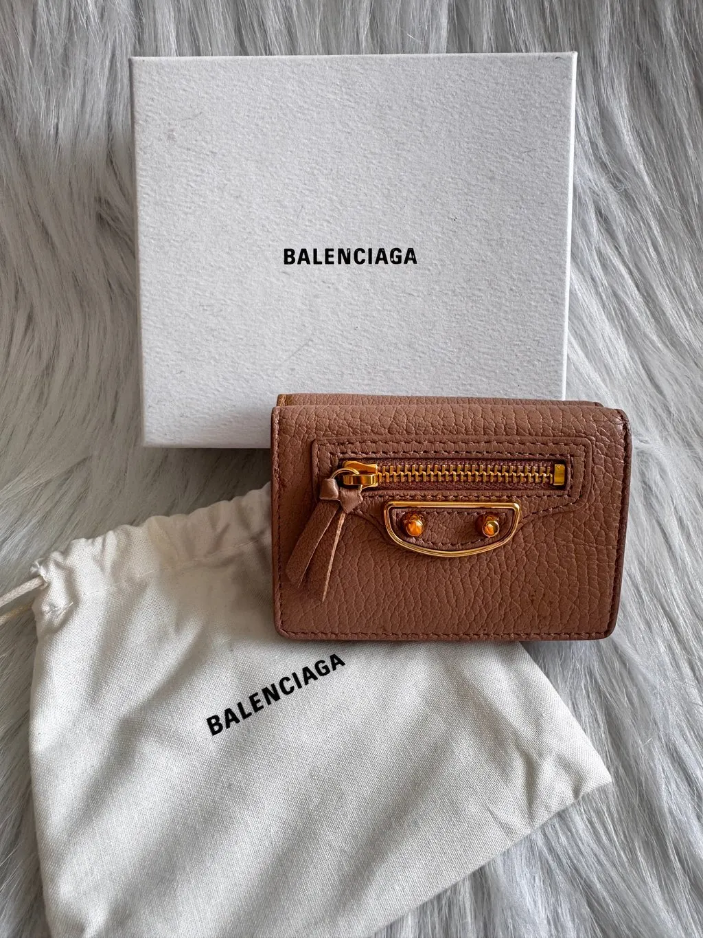 Balenciaga Le City leather mini trifold wallet-beige Beige Leather Good - Model View