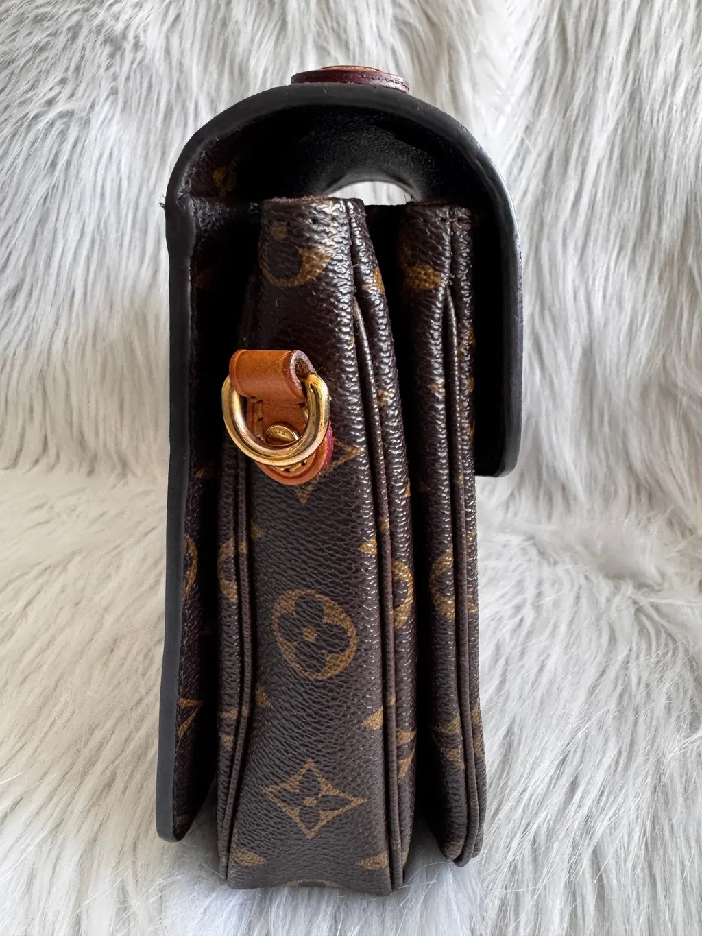 Louis Vuitton Monogram Pochette Metis Gold Canvas Good - Box View
