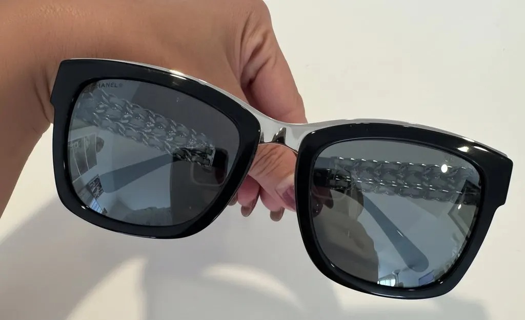 Chanel Butterfly sunglasses Black Good - Back View