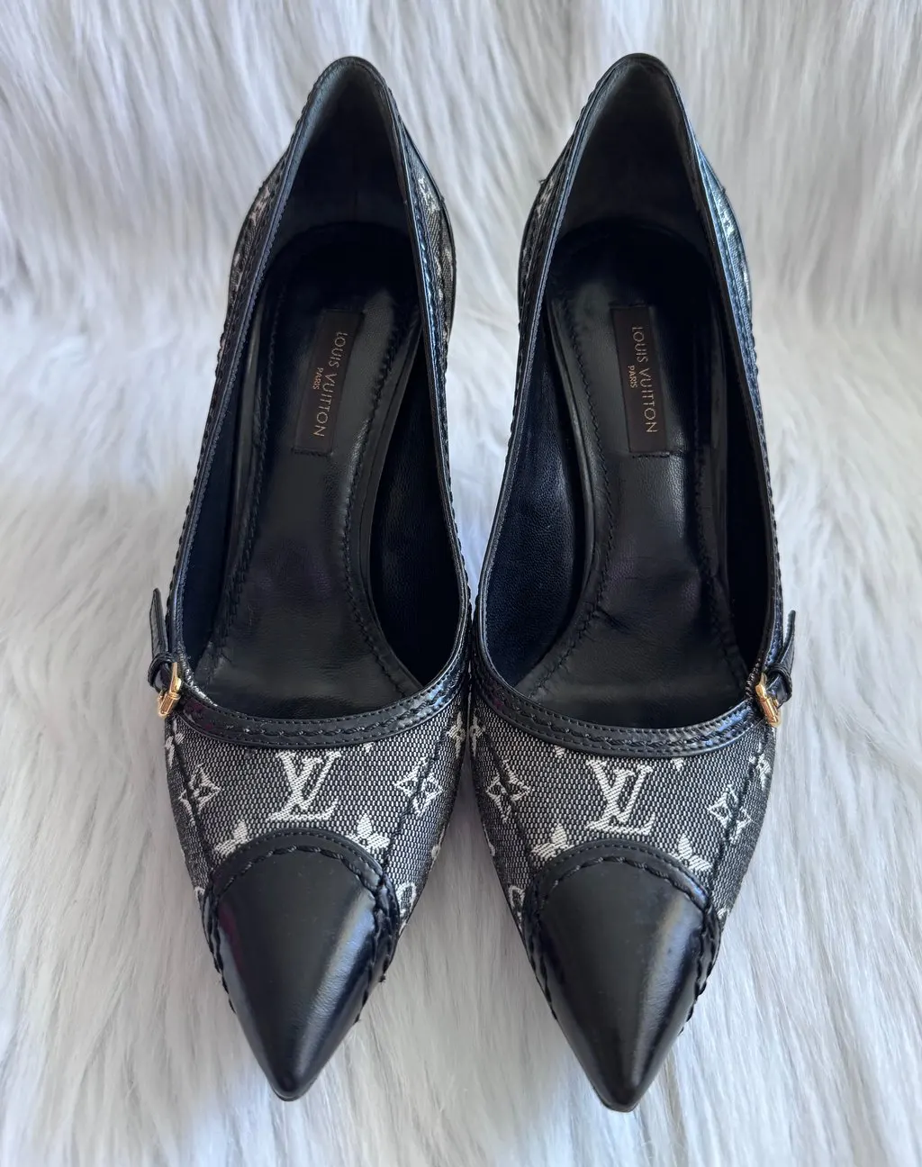 Louis Vuitton Black/White Monogram Mini Lin Canvas size 35.5 Black Canvas Good - Model View