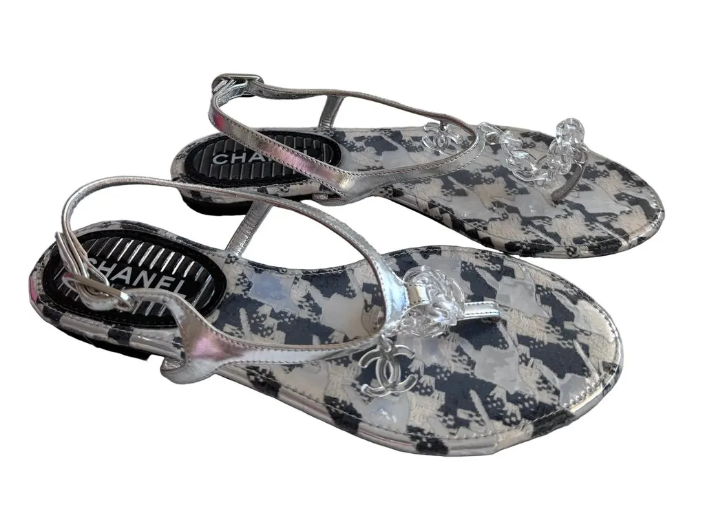 Chanel Clear Chain CC Logo Thong Tweed Flat Sandal size 35 White Tweed Good - Back View