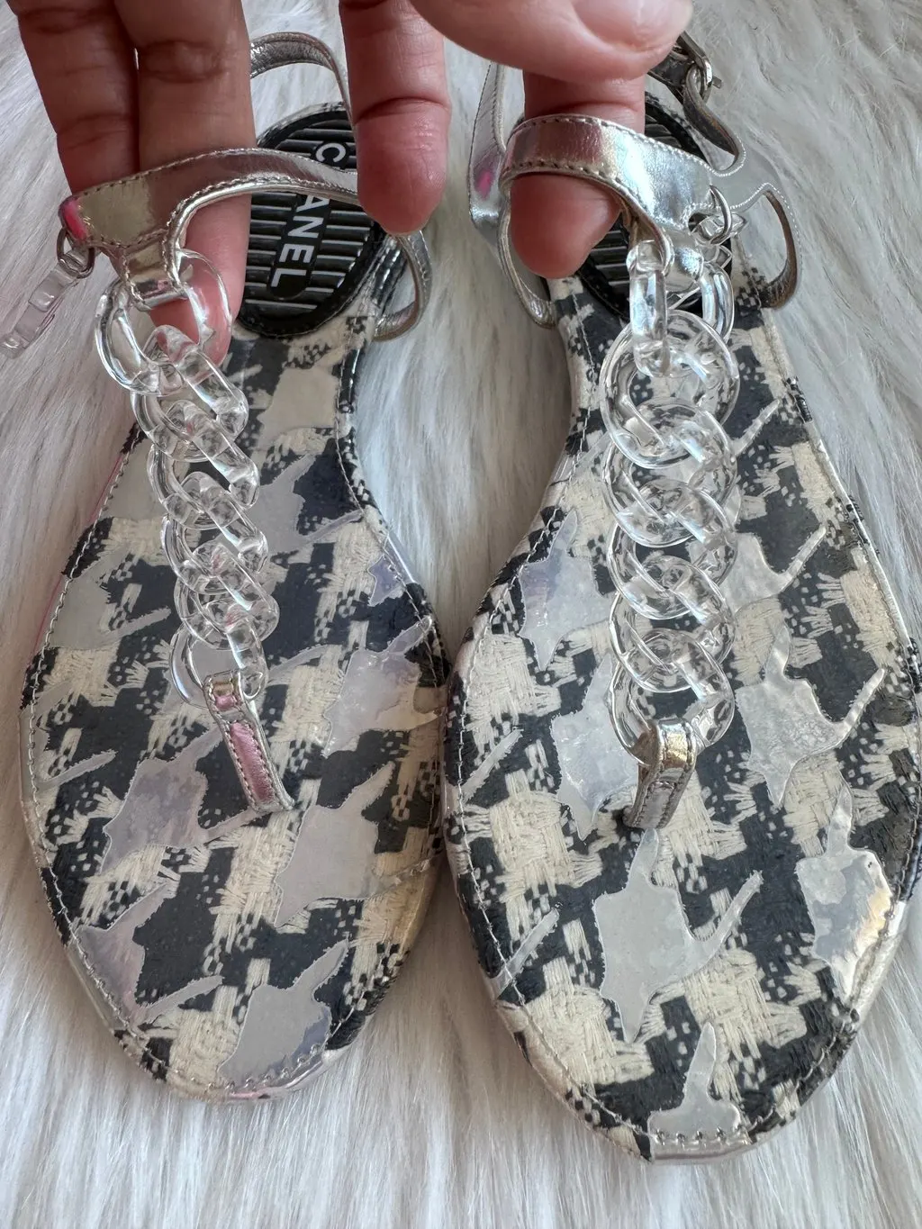 Chanel Clear Chain CC Logo Thong Tweed Flat Sandal size 35 White Tweed Good - Box View