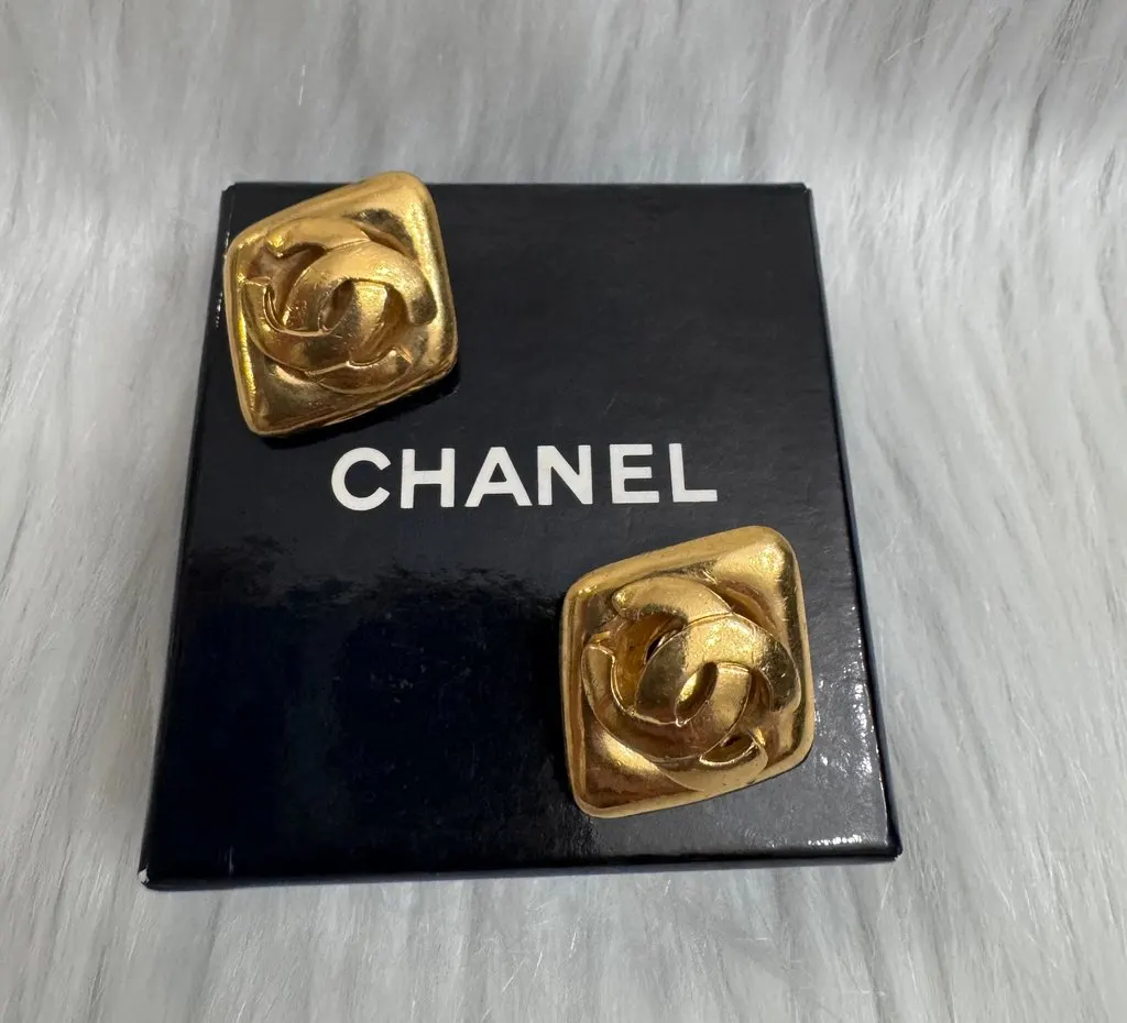 Chanel Coco Mark Diamond Shape Clip-On earrings Gold Good - Inside View