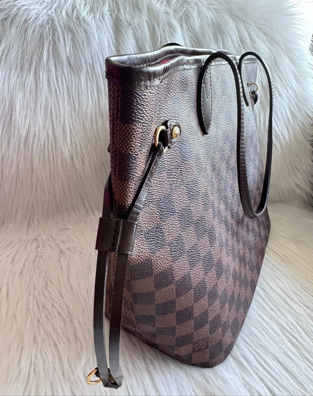 Louis Vuitton Neverfull MM-Damier Ebene Red Lace Good - Model View