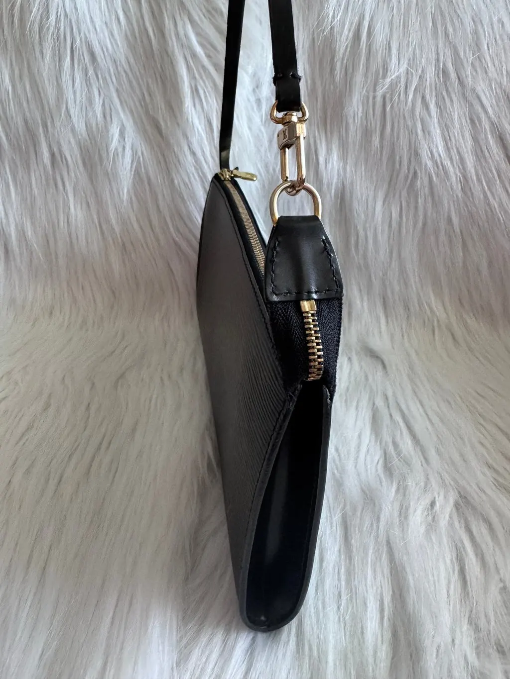 Louis Vuitton Epi Pochette Accessoires Black Shoulder Bag Black Leather Very good - Box View