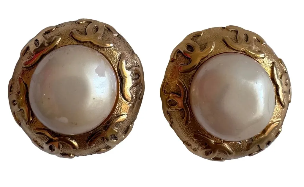 Chanel CC Logo Pearl Clip-On earrings Gold Very good - Back View