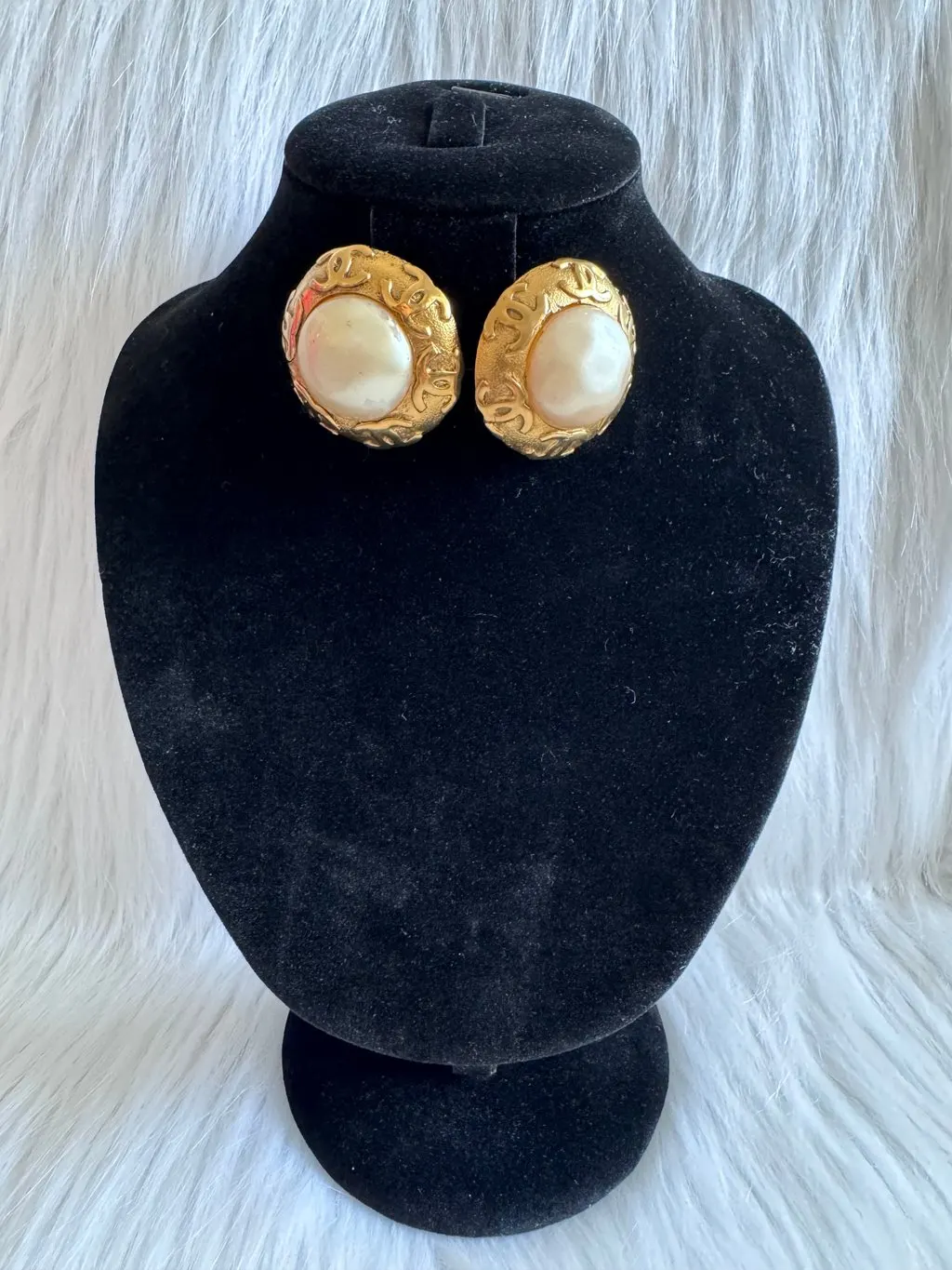 Chanel CC Logo Pearl Clip-On earrings Gold Very good - Inside View