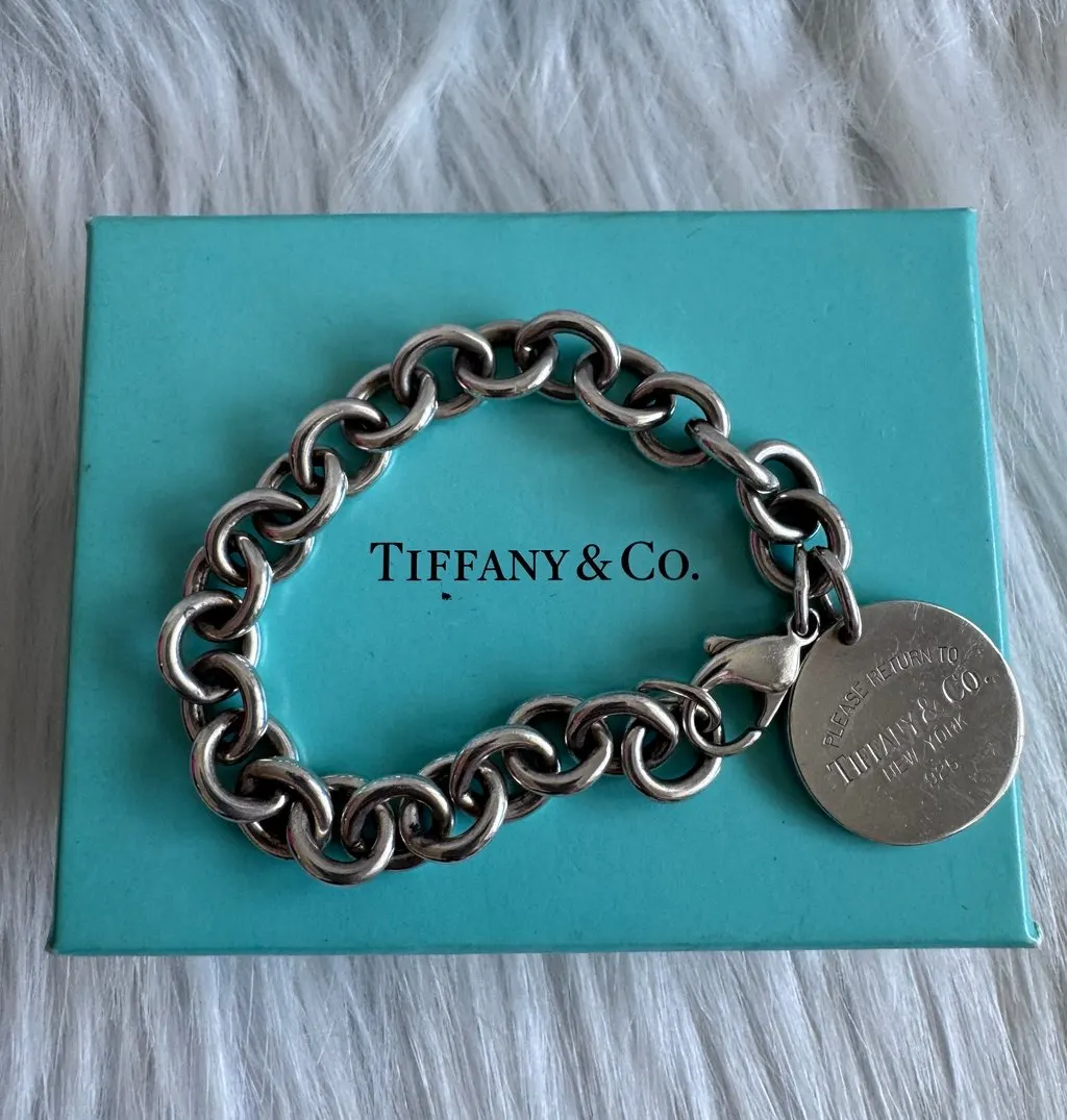 Tiffany & Co Return to Tiffany Oval Tag | Libas Collective