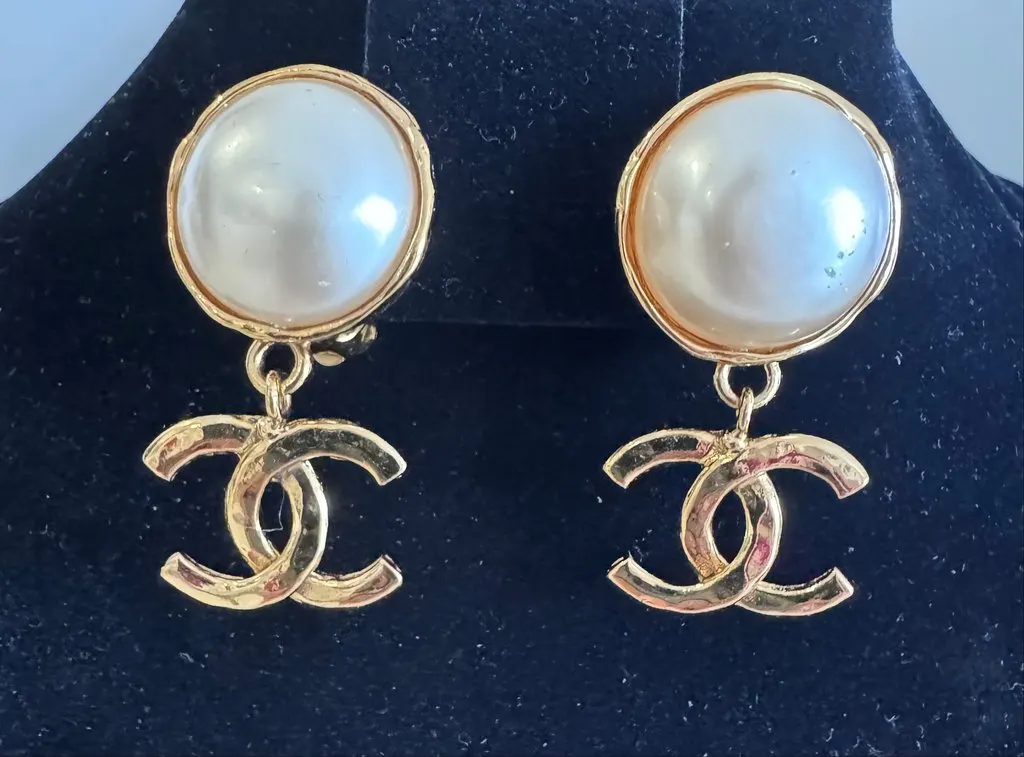 Chanel CC Logo Coco Mark Pearl Drop Earrings Gold Very good - Back View