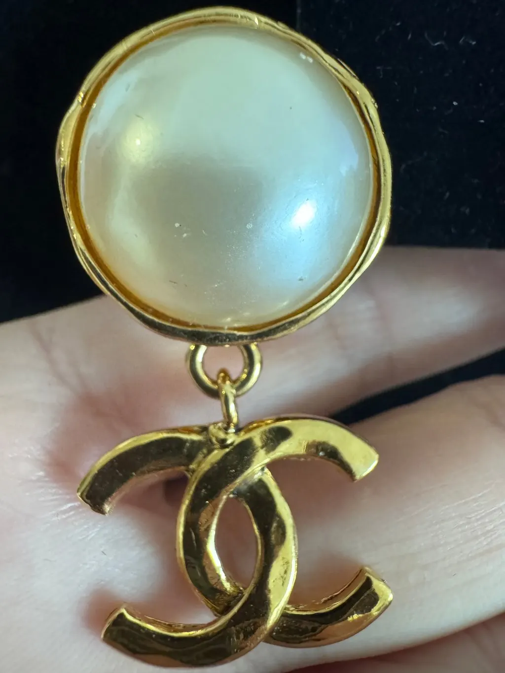 Chanel CC Logo Coco Mark Pearl Drop Earrings Gold Very good - Model View