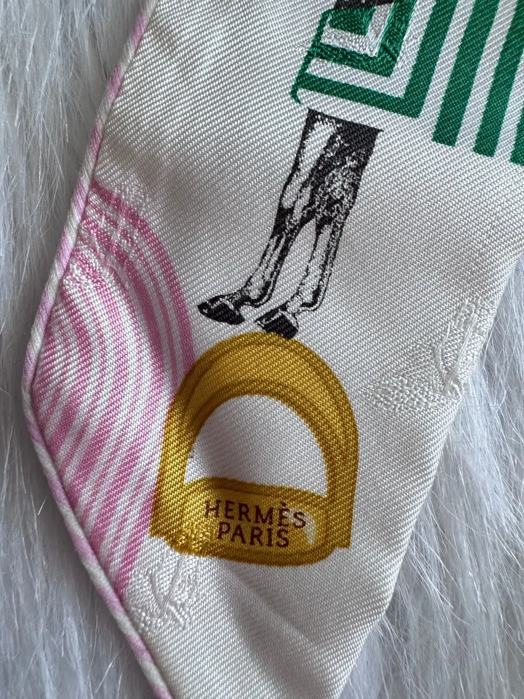 Hermès Garde Robe Pop Twilly Black Silk Never worn - Inside View