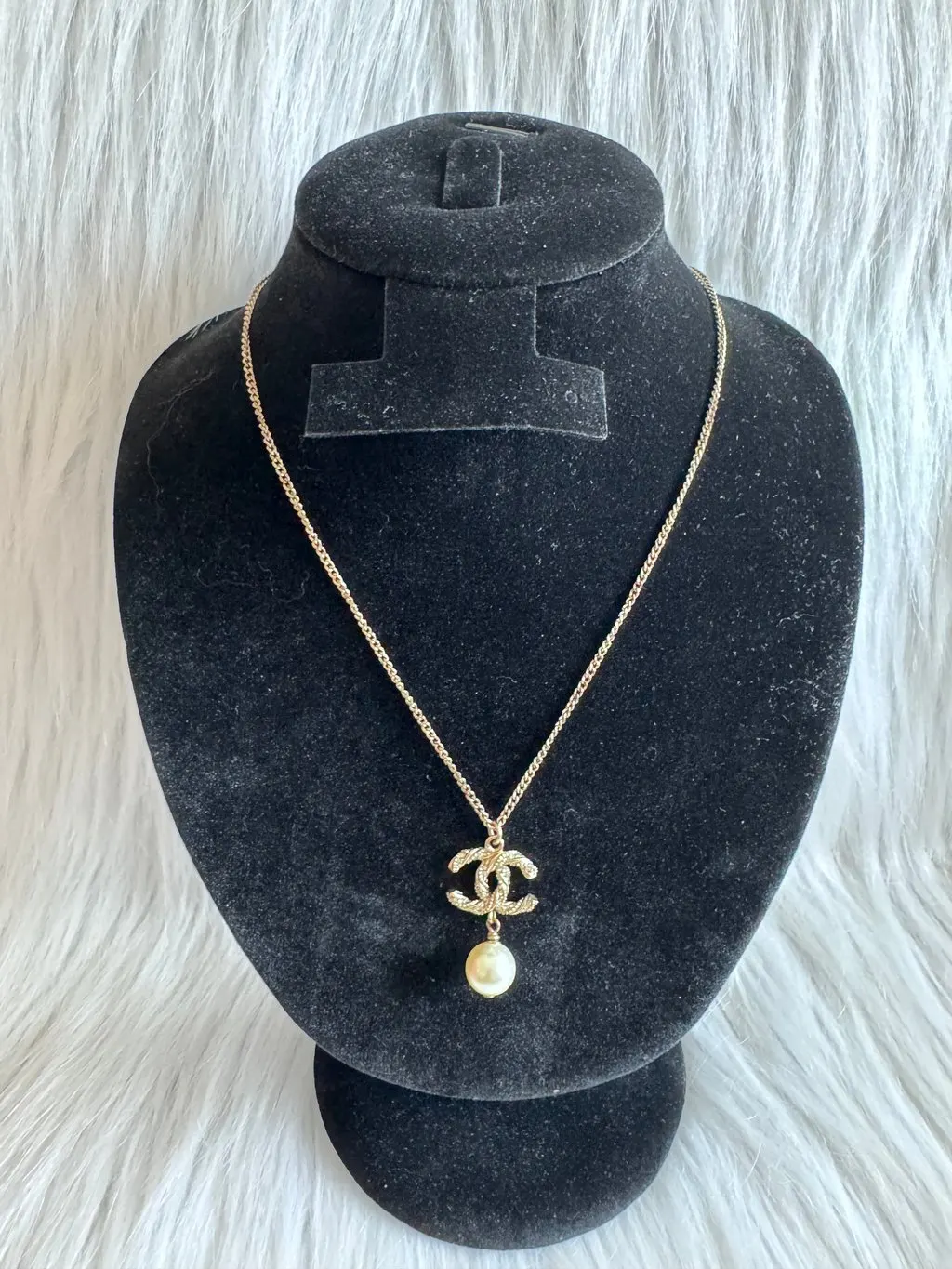 Chanel CC Crystal Pearl Gold Tone Pendant Necklace Gold Lace Good - Back View