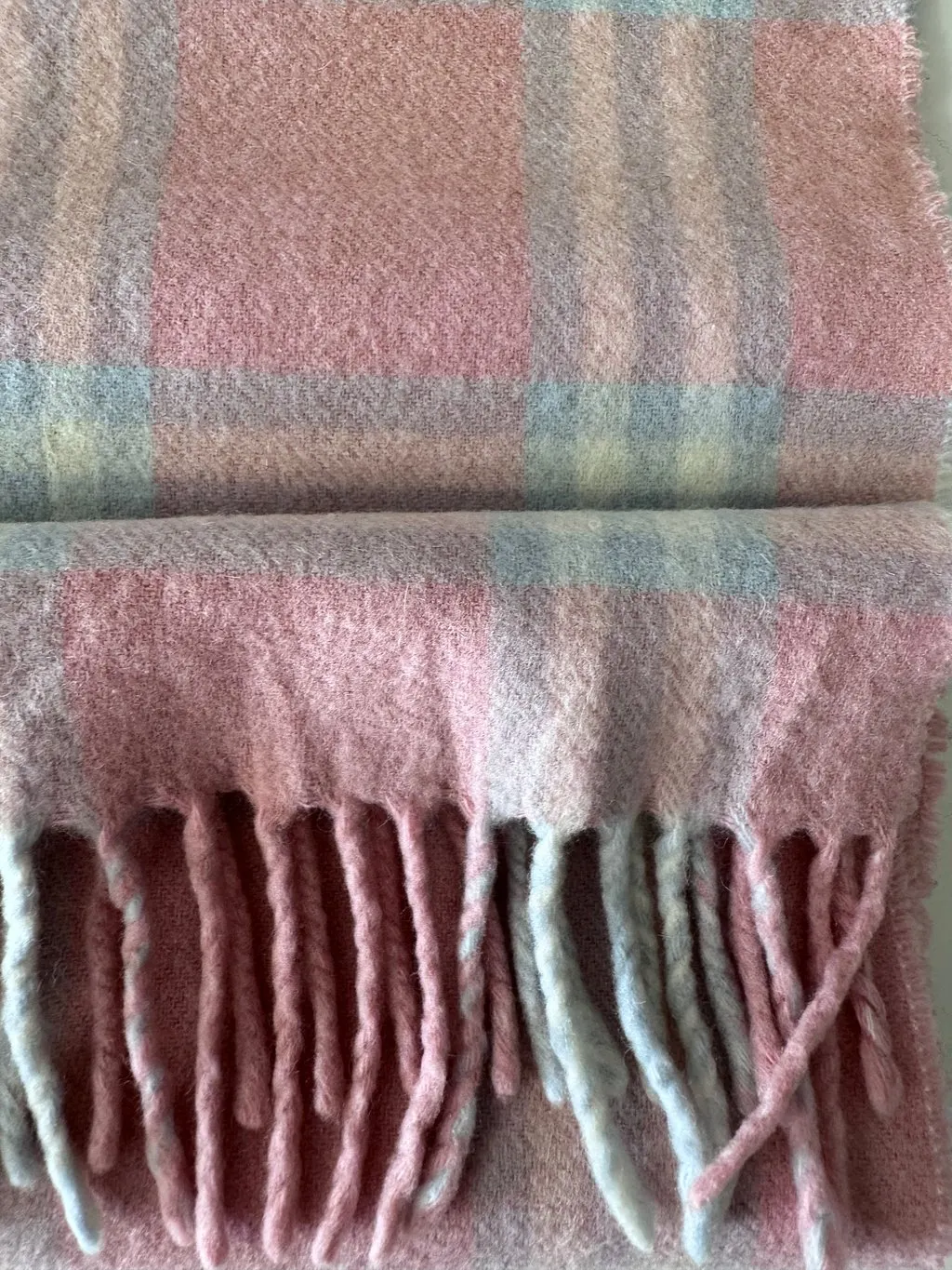 Burberry Pink Cashmere Check Fringed Muffler Pink Wool Never worn - Back View