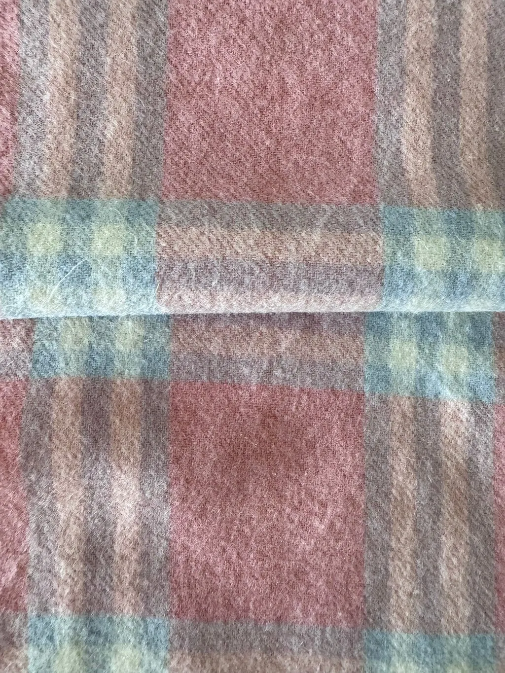 Burberry Pink Cashmere Check Fringed Muffler Pink Wool Never worn - Inside View