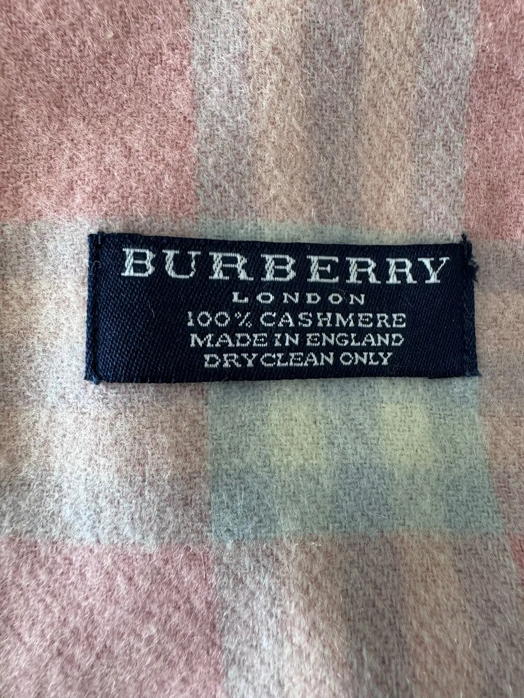 Burberry Pink Cashmere Check Fringed Muffler Pink Wool Never worn - Model View
