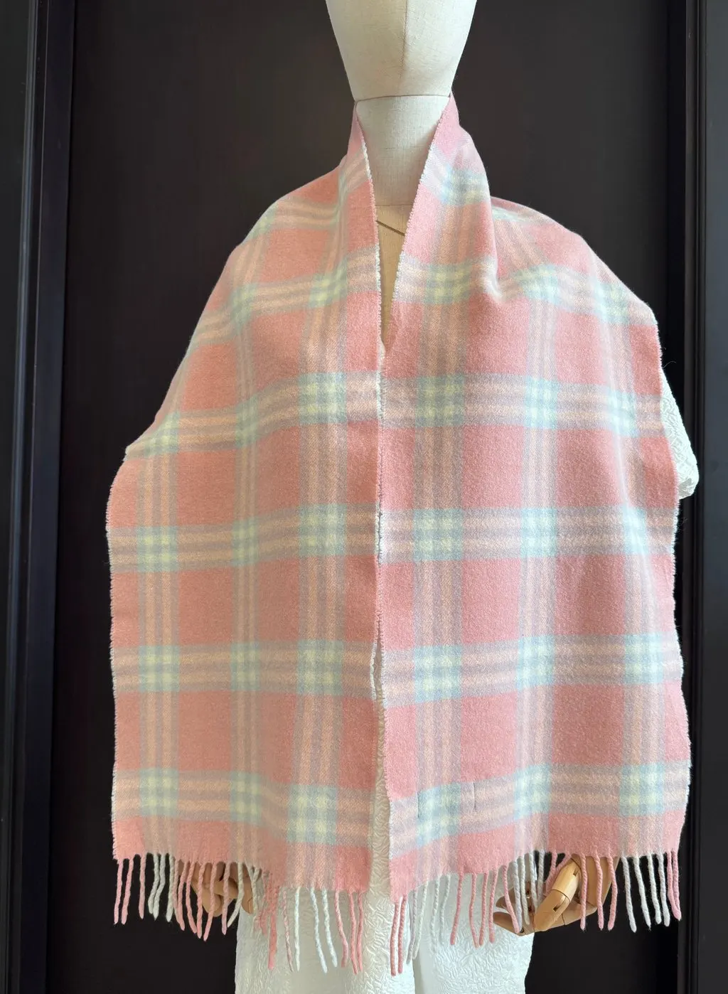 Burberry Pink Cashmere Check Fringed Muffler Pink Wool Never worn - Box View