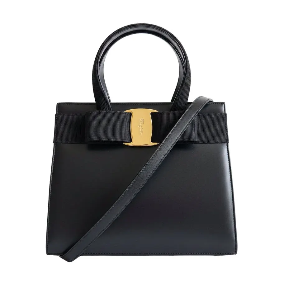 Salvatore Ferragamo حقيبة فارا الجلدية السوداء ذات الاستخدامين