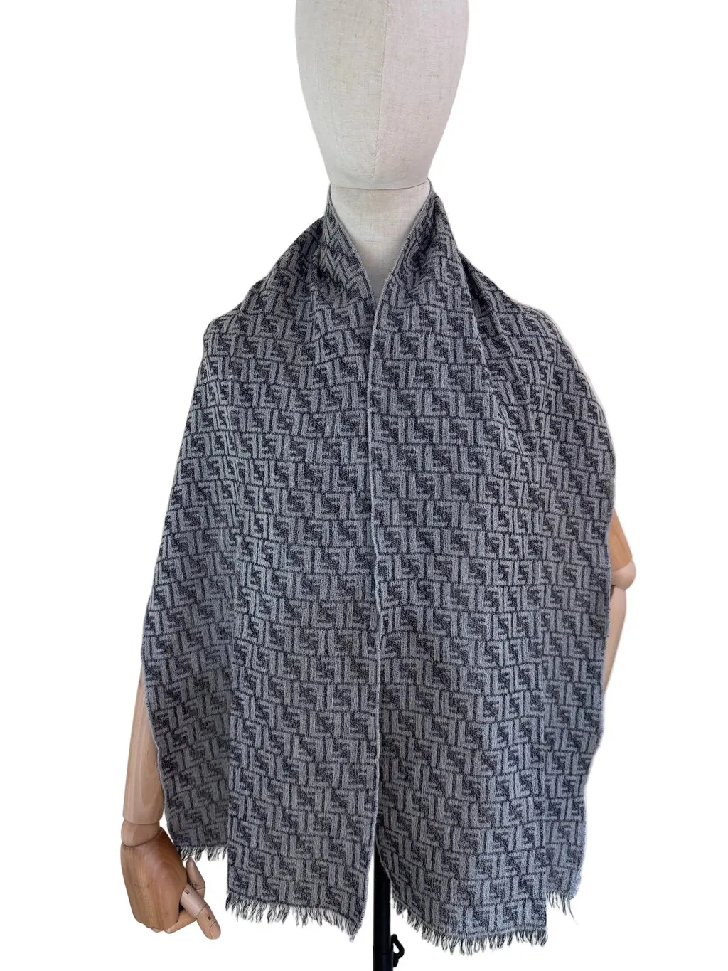 Fendi Gray Wool Fringed Muffler Grey Wool Never worn - Box View