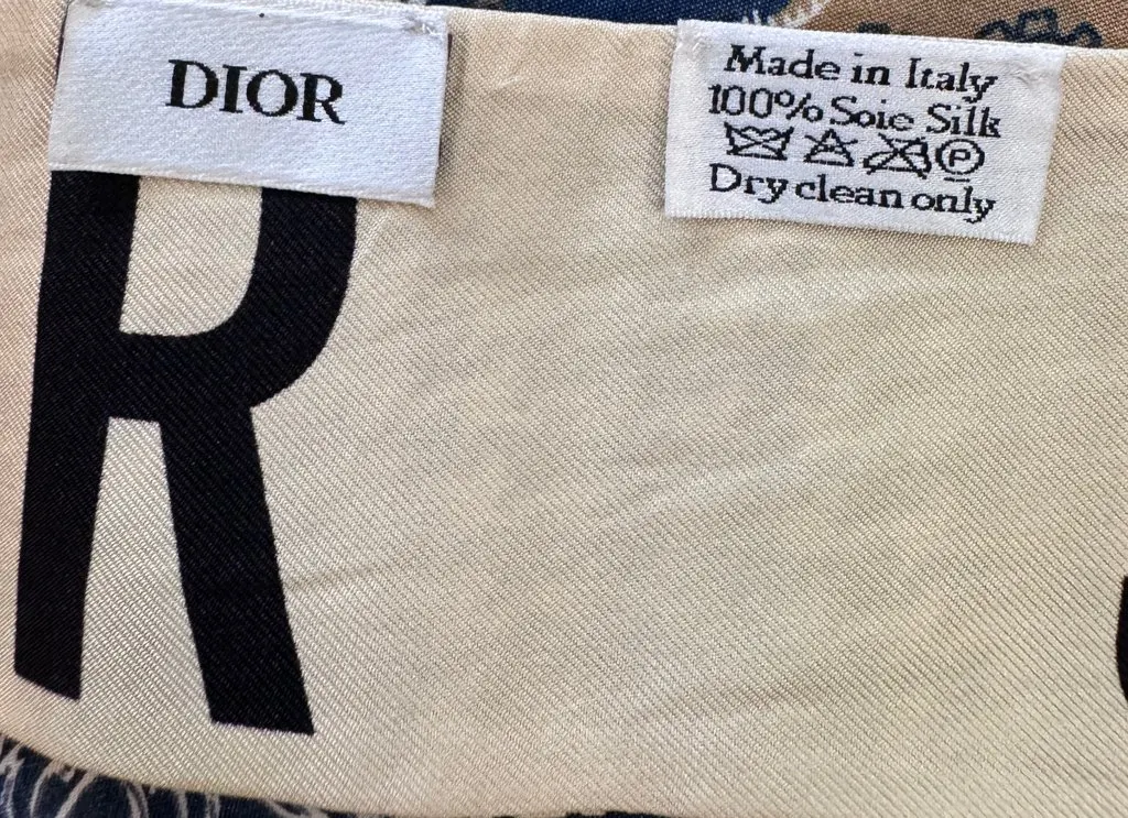 Dior Christian Dior 30 Montaigne Mitzah scarf White Silk Good - Model View