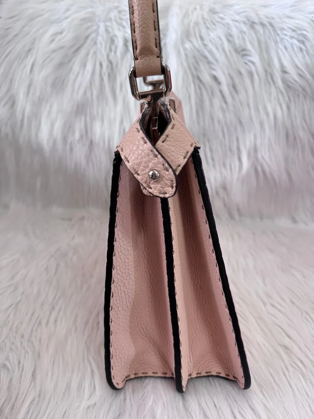 Fendi Medium Peekaboo ISeeU Selleria Pink Beige Beige Leather Very good - Model View