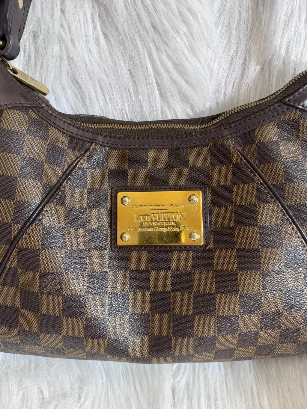 Louis Vuitton Damier Ebene Thames GM Shoulder Bag Gold Canvas Good - Model View