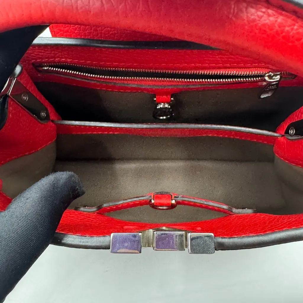 Louis Vuitton Capucines Red Good - Model View