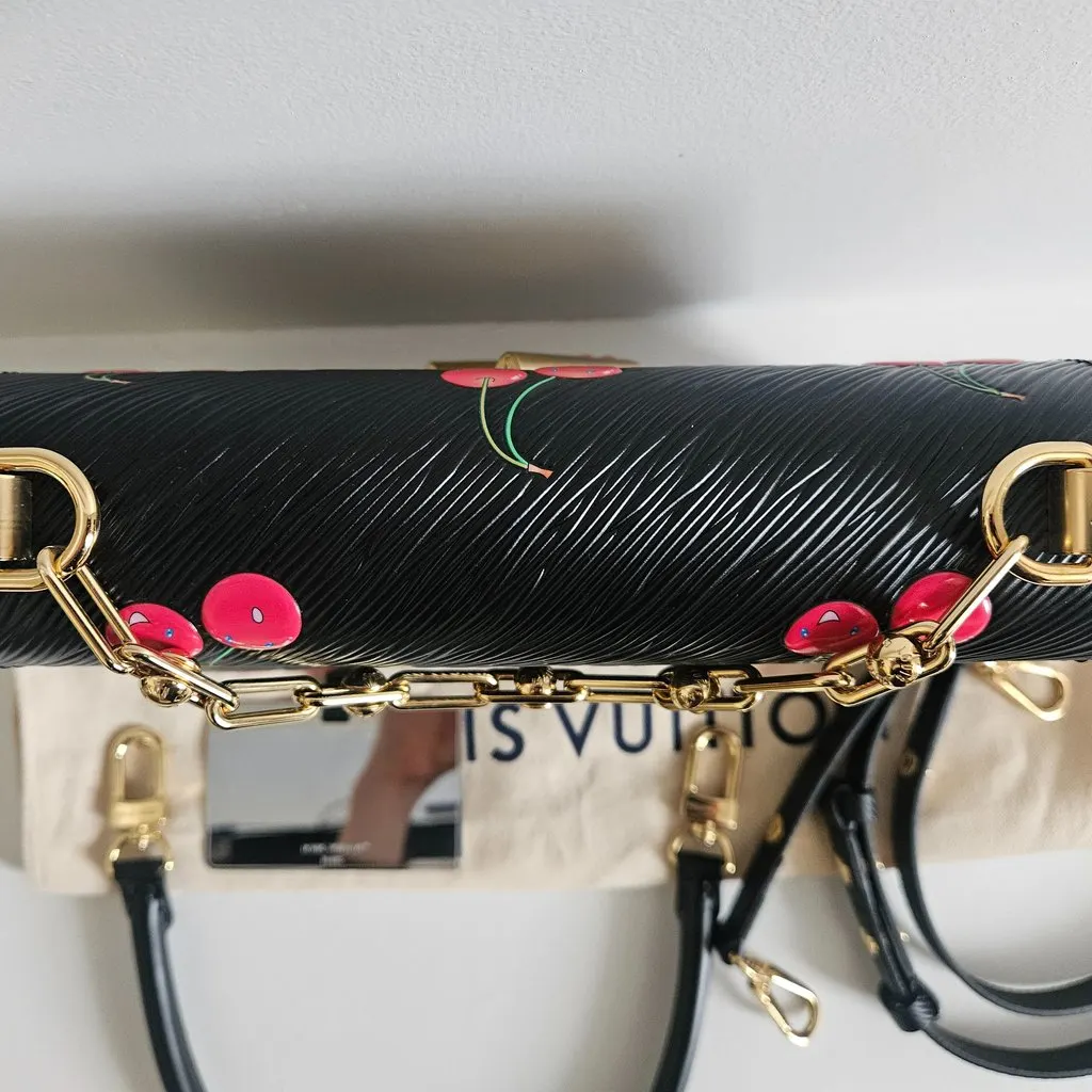 Louis Vuitton Murakami Twist MM black Black Leather Never worn - Model View