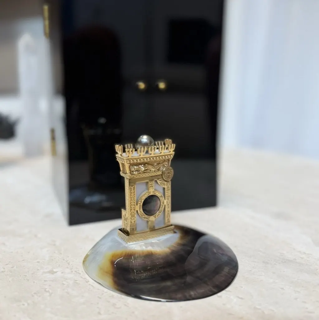 S.T. Dupont King Of Pearl Lighter Limited Edition Gold Gold Never worn - Box View