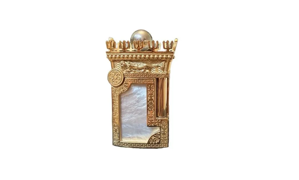 S.T. Dupont King Of Pearl Lighter Limited Edition Gold